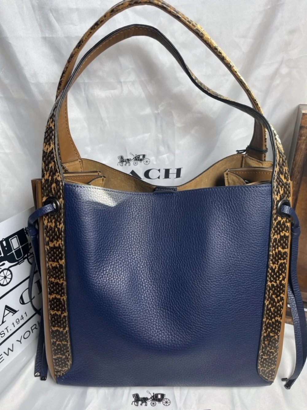 Coach 1941 Harmony Hobo - Picture 2 of 12